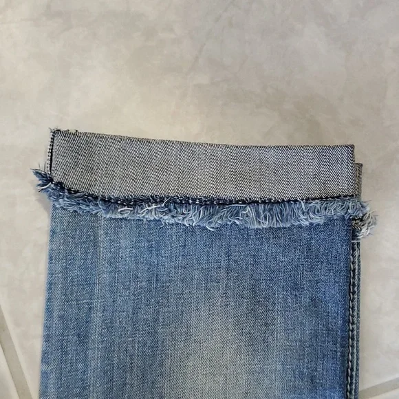 Women's Miss Me Crop Blue Jeans - Picture 3 of 11